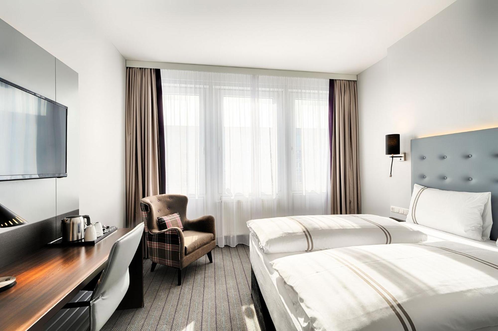Azimut Hotel 3*