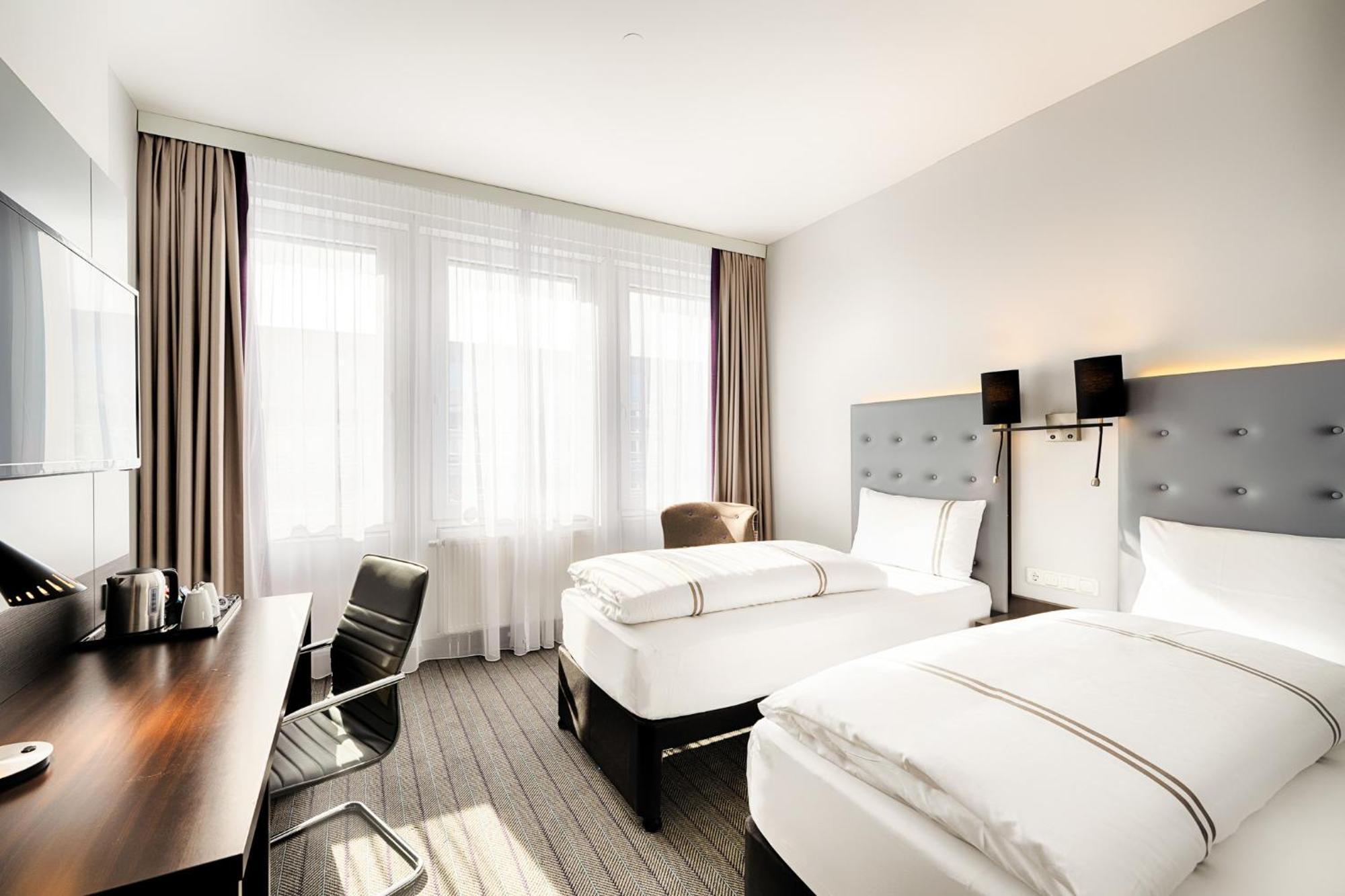 Azimut Hotel 3*